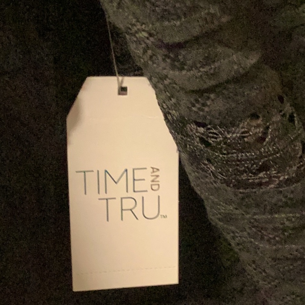TIME AND TRU. SIZE S/CHL (4-6) BLACK TOP.. 100% Rayon. Lace 100% Polyester - Picture 11 of 16